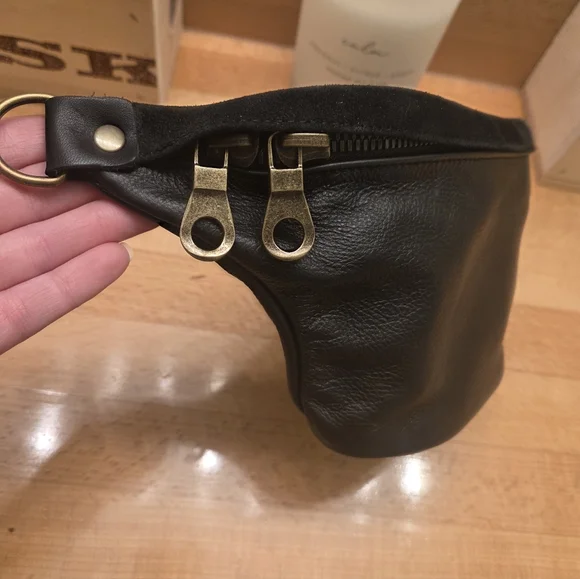 Parker Thatch Cross Your Heart Small Sidekick Sling Bag Black Leather/Suede - Picture 6 of 15